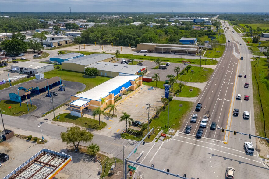 More Photos Of 1210 10th St E, Palmetto Freestanding For Lease