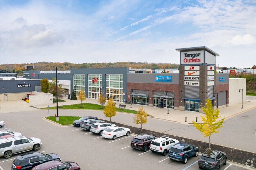 More Photos Of 350 84th St SW, Byron Center General Retail For Lease