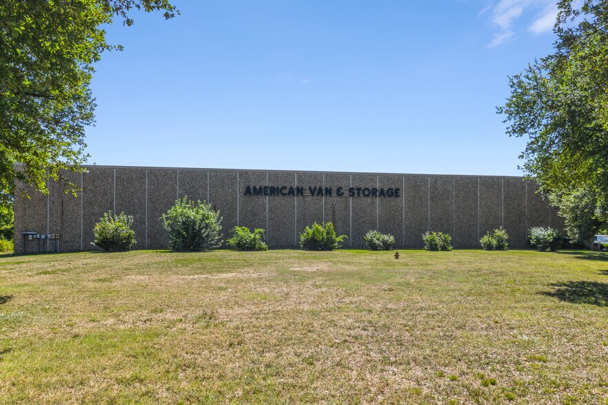 More Photos Of 2005 Texas Ave, Shreveport Warehouse For Lease