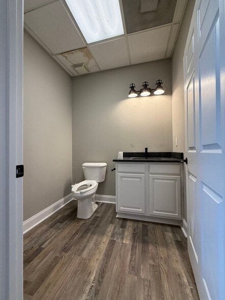 More Photos Of 4913 Summer Oak Dr, Buford Light Manufacturing For Lease