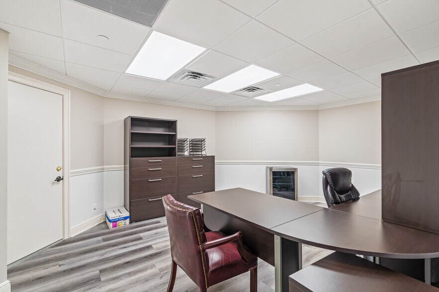 More Photos Of 631 US Highway 1, North Palm Beach Office For Sale