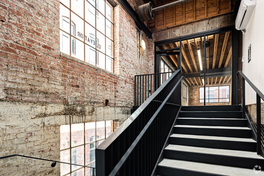 More Photos Of 14 W 3rd St, Kansas City Office For Lease