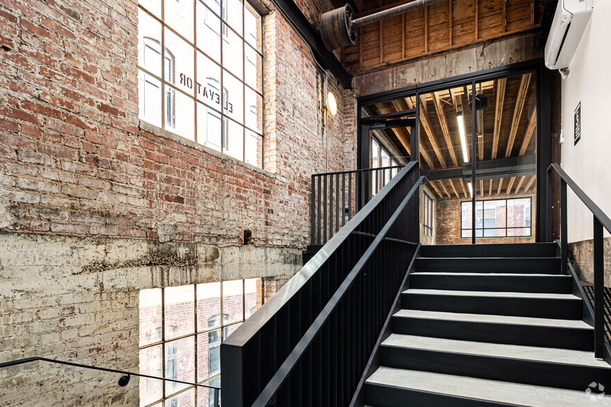 More Photos Of 14 W 3rd St, Kansas City Office For Lease