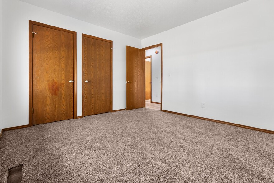 More Photos Of 652 Northgate Cir, Rochester Multifamily For Sale