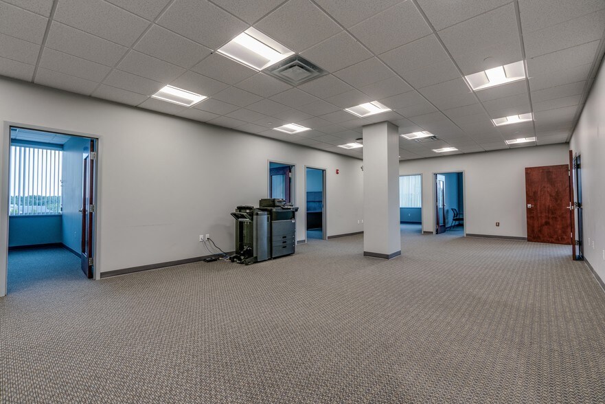 More Photos Of 8000 Brooktree Rd, Wexford Medical For Lease