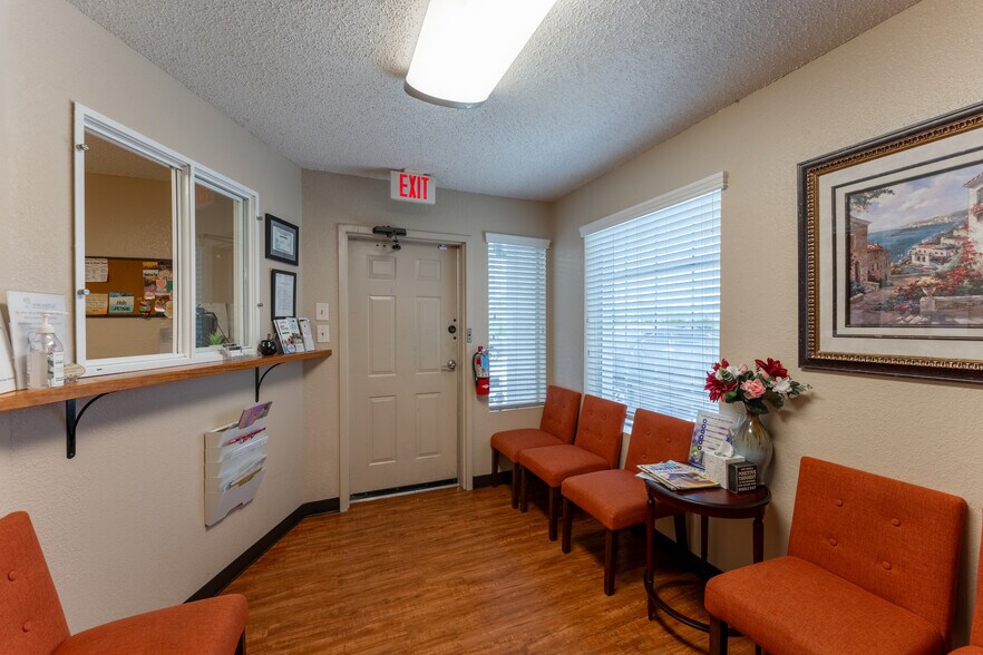 More Photos Of 2003 Medical Pky, San Marcos Medical For Sale