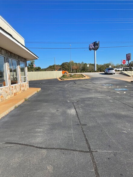 More Photos Of 1031 Highway 19 N, Thomaston Storefront For Lease