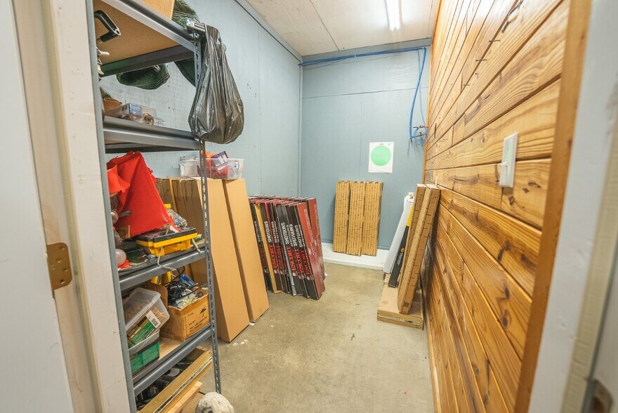 More Photos Of 118 First Ave, Hampton General Retail For Sale