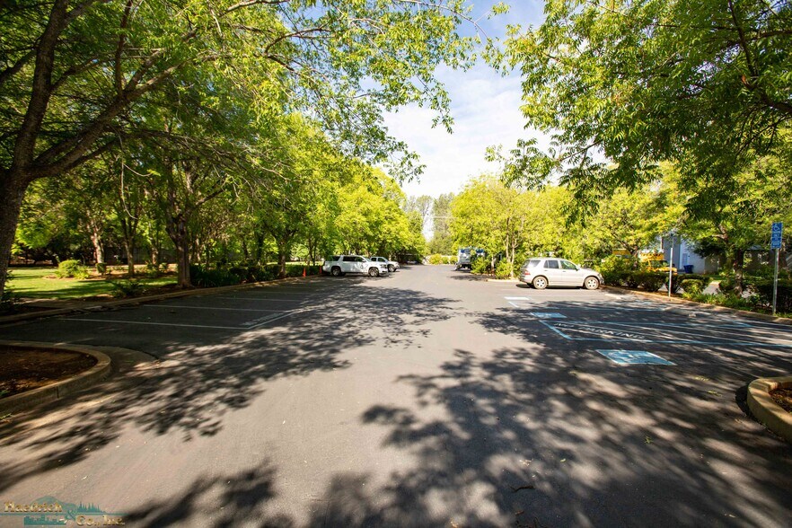 More Photos Of 5800 Airport Rd, Redding Warehouse For Lease