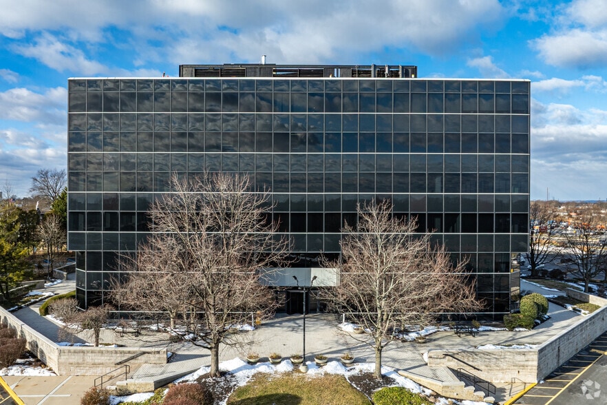 More Photos Of 900 US Highway 9 N, Woodbridge Office For Lease