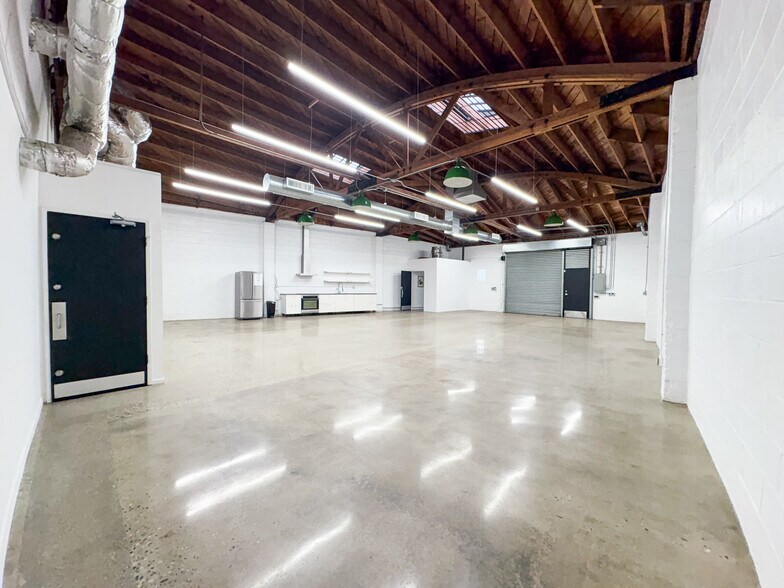 More Photos Of 6819 West Blvd, Inglewood Warehouse For Lease