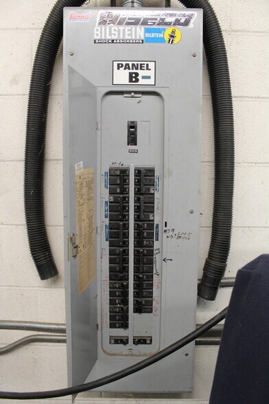 More Photos Of 994 Rhyne Rd, Clover Light Manufacturing For Sale