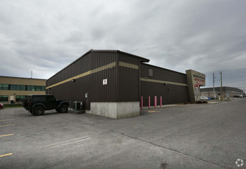 More Photos Of 126 Iber Rd, Ottawa Showroom For Sale