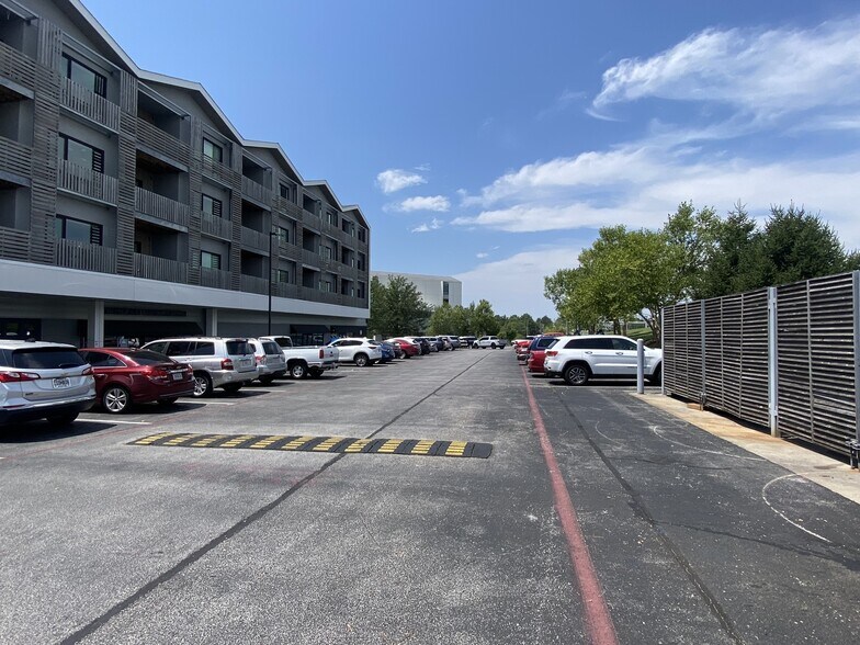 More Photos Of 2144 E Republic Rd, Springfield Office For Lease