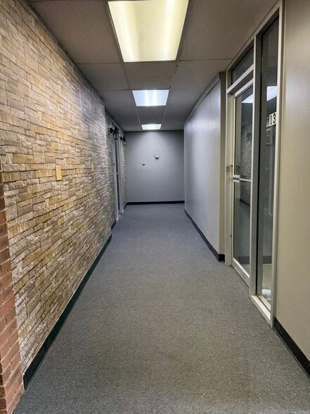 More Photos Of 25140 Lahser Rd, Southfield Office For Sale