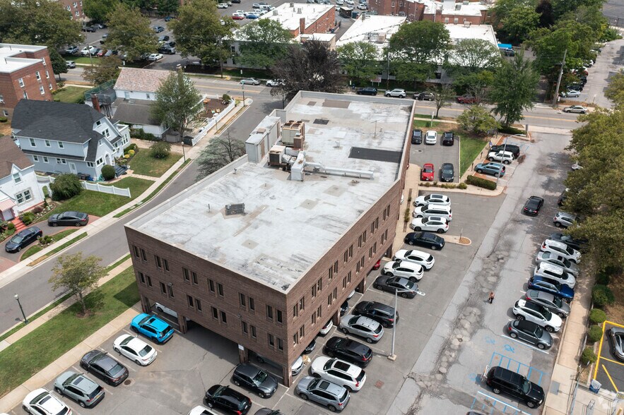 More Photos Of 176 N Village Ave, Rockville Centre Medical For Lease