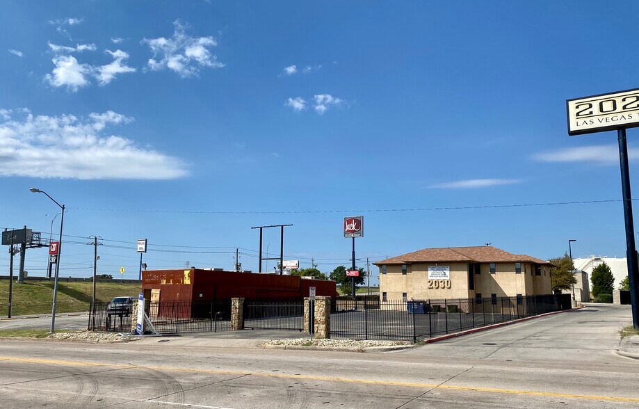 More Photos Of 2030 S Las Vegas Trl, White Settlement Office For Sale