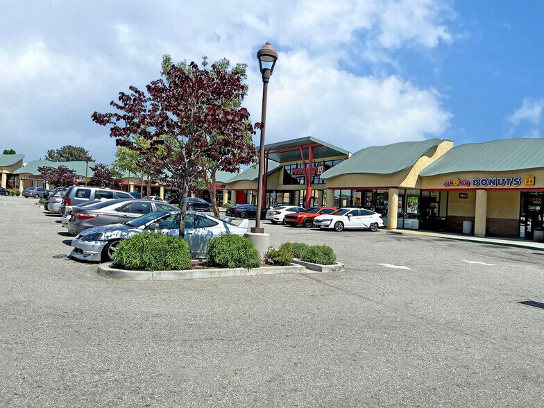 More Photos Of 320-380 S Indian Hill Blvd, Claremont Unknown For Lease