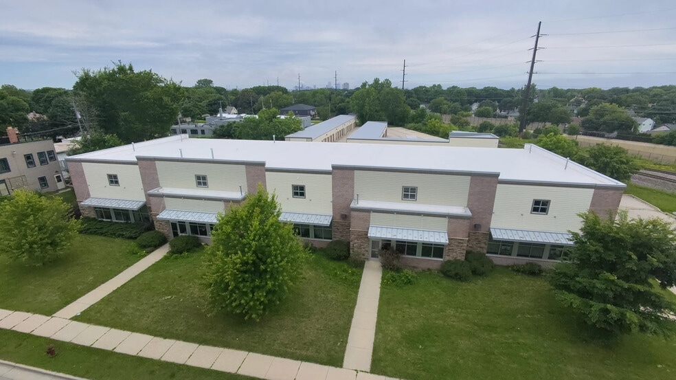 Primary Photo Of 2040 E St Francis Ave, Saint Francis Self Storage For Lease