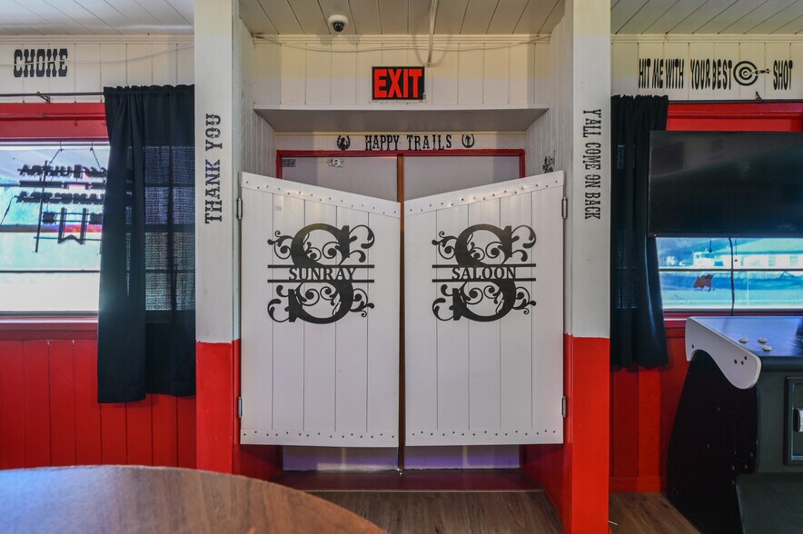 More Photos Of 2451 SE Highway 41, Morriston Bar For Sale