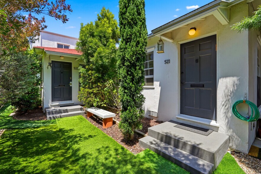More Photos Of 521 Venice Way, Venice Apartments For Sale