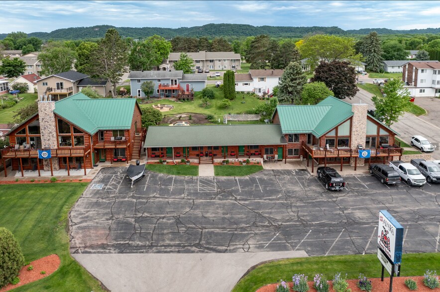 More Photos Of 1127 N Lakeshore Dr, Lake City Hotel For Sale