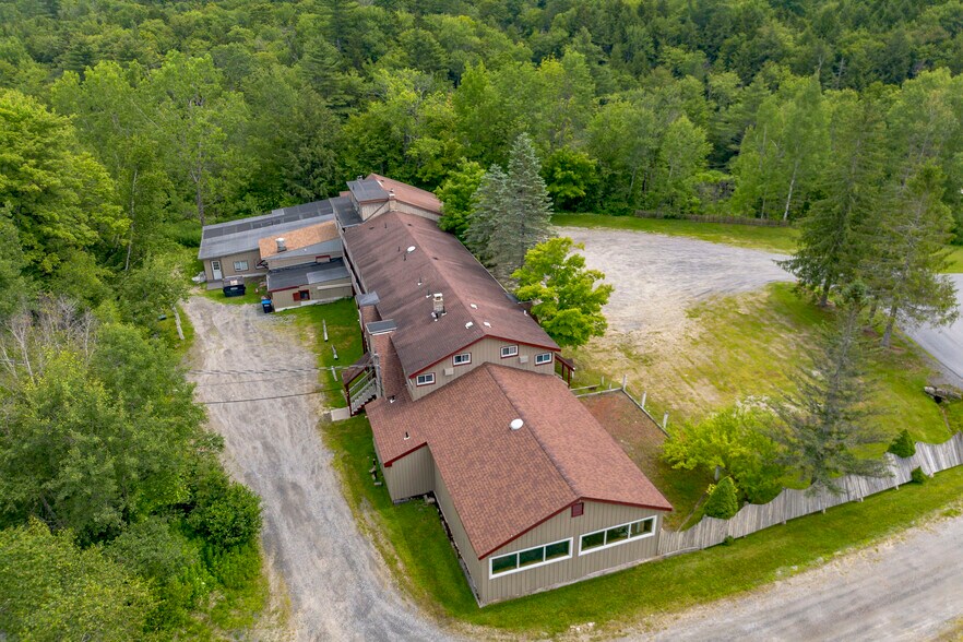 More Photos Of 6 Abroad Rd, West Dover Hotel For Sale