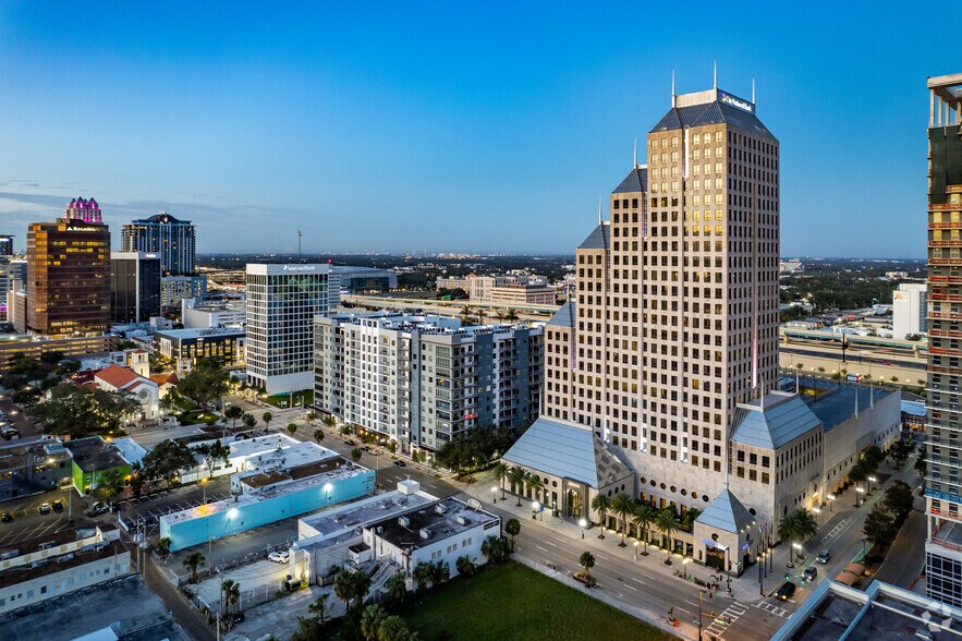 More Photos Of 390 N Orange Ave, Orlando Office For Lease