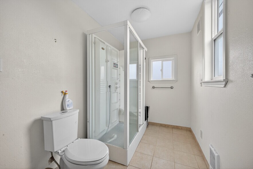 More Photos Of 1315 S 23rd St, Tacoma Storefront Retail Residential For Sale