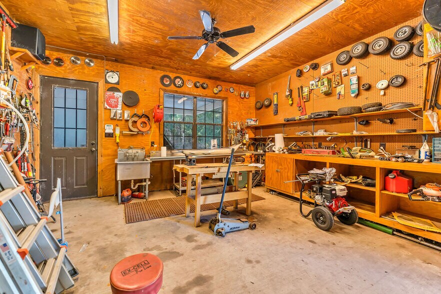 More Photos Of 43 Pool Rd, Richards Specialty For Sale