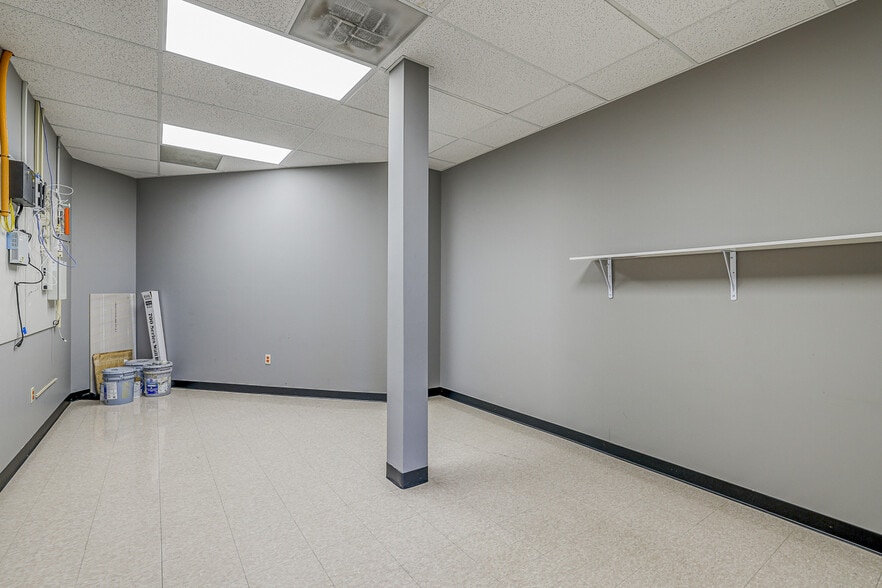 More Photos Of 10502 NW Ambassador Dr, Kansas City Office For Lease