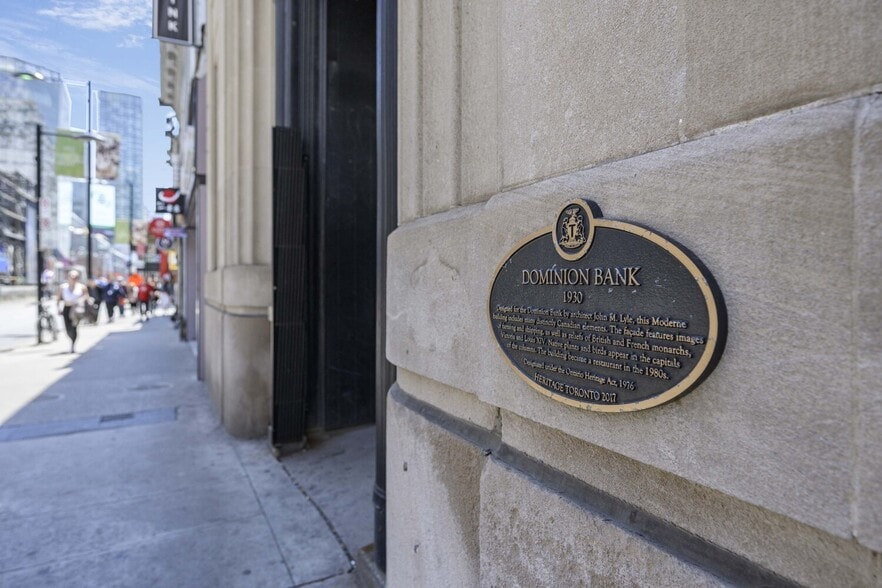 More Photos Of 378 Yonge St, Toronto Storefront Retail Office For Lease