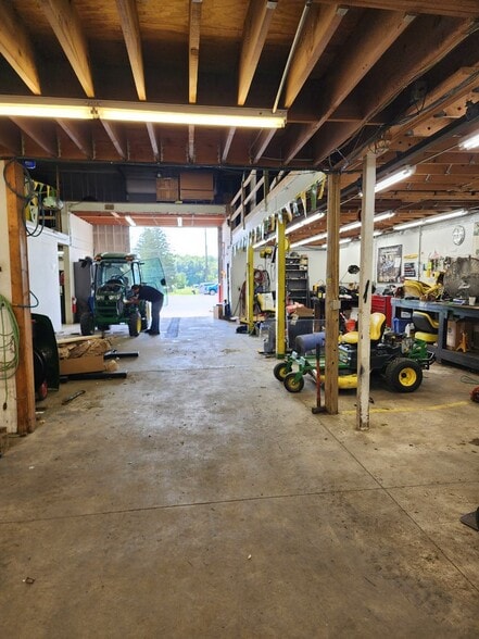 More Photos Of 11204 Royalton Rd, North Royalton Showroom For Lease