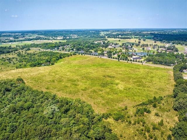 More Photos Of 7 Mathis Park Dr, Tahlequah Dormitory For Sale