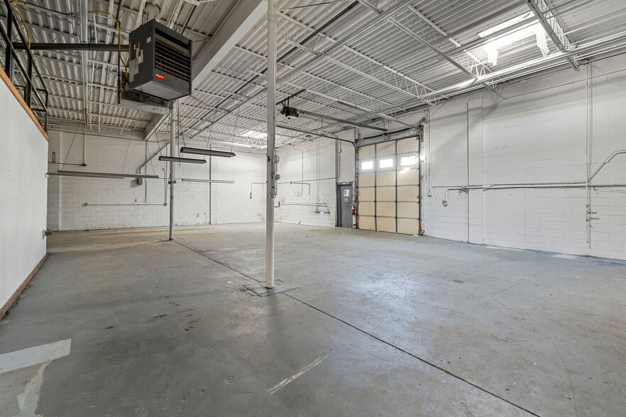 More Photos Of 700-710 Hamel Rd, Hamel Warehouse For Sale