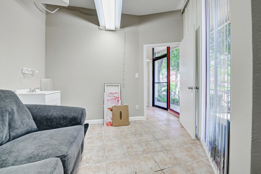 More Photos Of 2601 Prospect St, Houston Medical For Sale