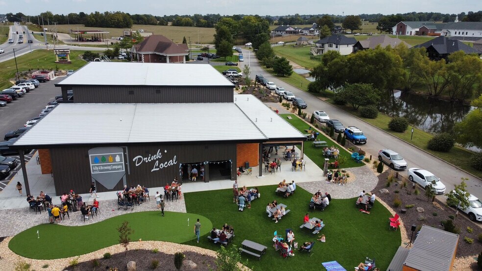 More Photos Of 5560 N 22nd St, Ozark Self Storage For Sale