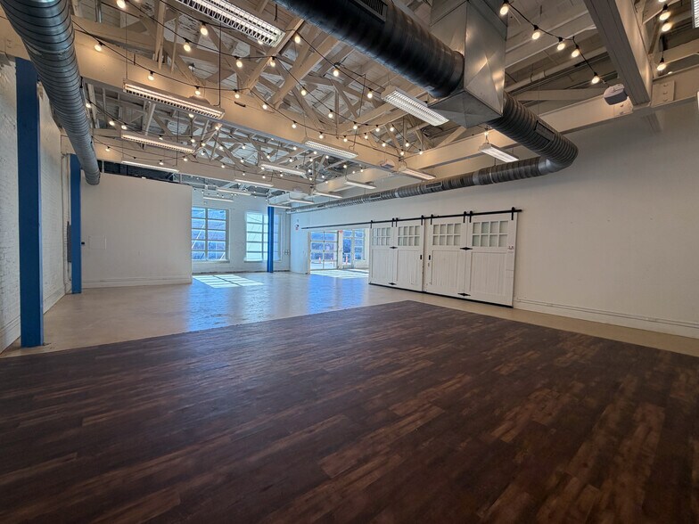 More Photos Of 213-215 W Ennis Ave, Ennis Restaurant For Lease