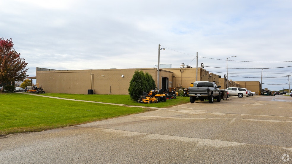 More Photos Of 3270 Main St, East Troy Unknown For Lease