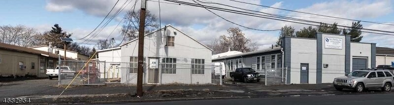 More Photos Of 131 Lincoln Blvd, Middlesex Manufacturing For Lease