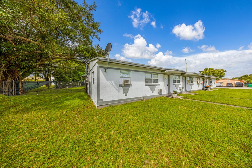 More Photos Of 711 SW 10th St, Dania Beach Apartments For Sale