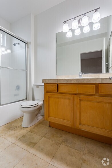 More Photos Of 1239 W 30th St, Los Angeles Apartments For Sale