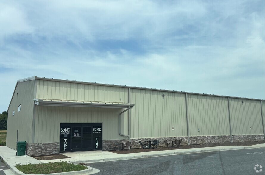 More Photos Of 7620 Meadow Run Ln, Owings Unknown For Lease