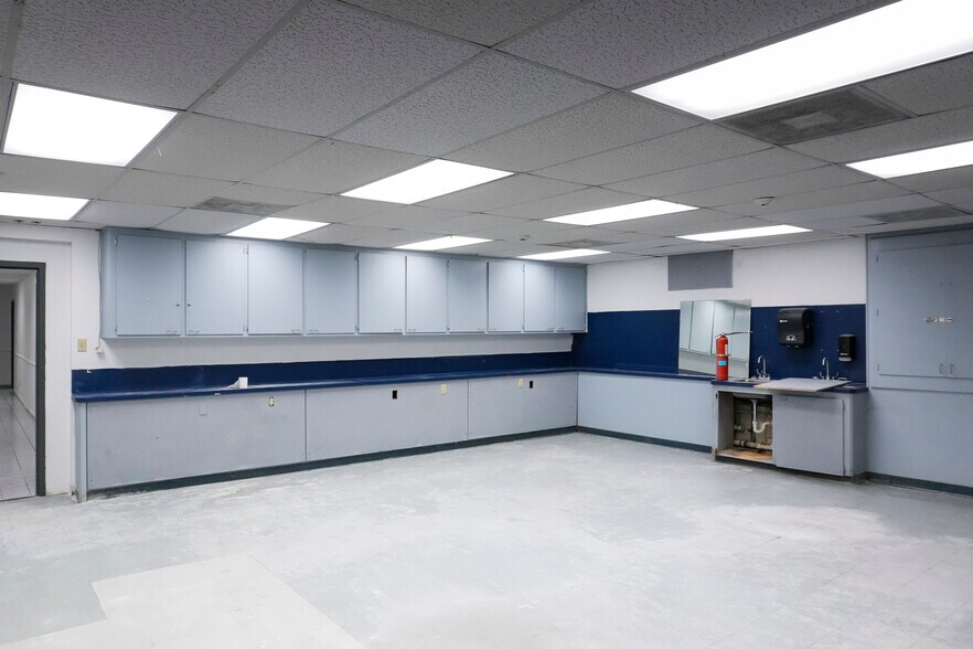 More Photos Of 423 W Cleveland Blvd, Aransas Pass Medical For Sale