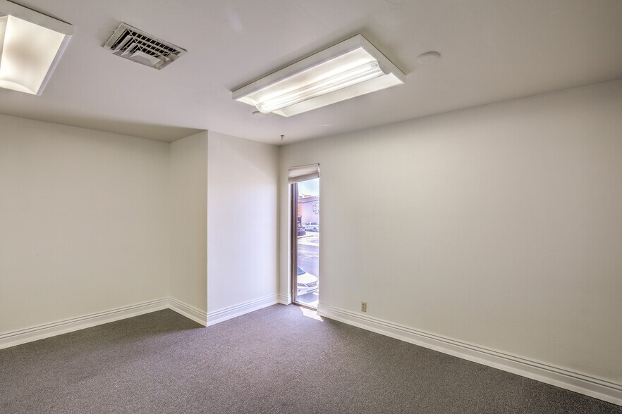 More Photos Of 3320-3340 W Wynn Rd, Las Vegas Office Residential For Lease