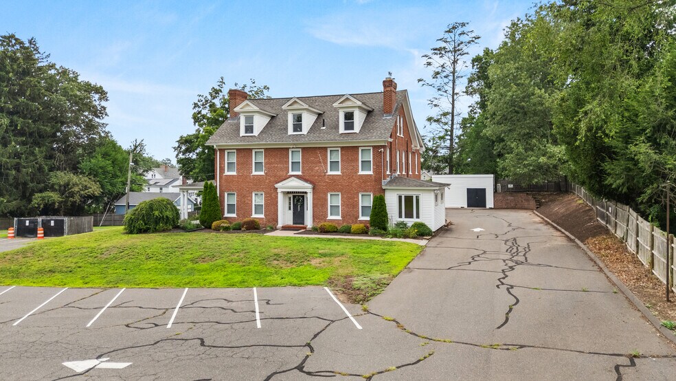 More Photos Of 257 E Center St, Manchester Medical For Lease