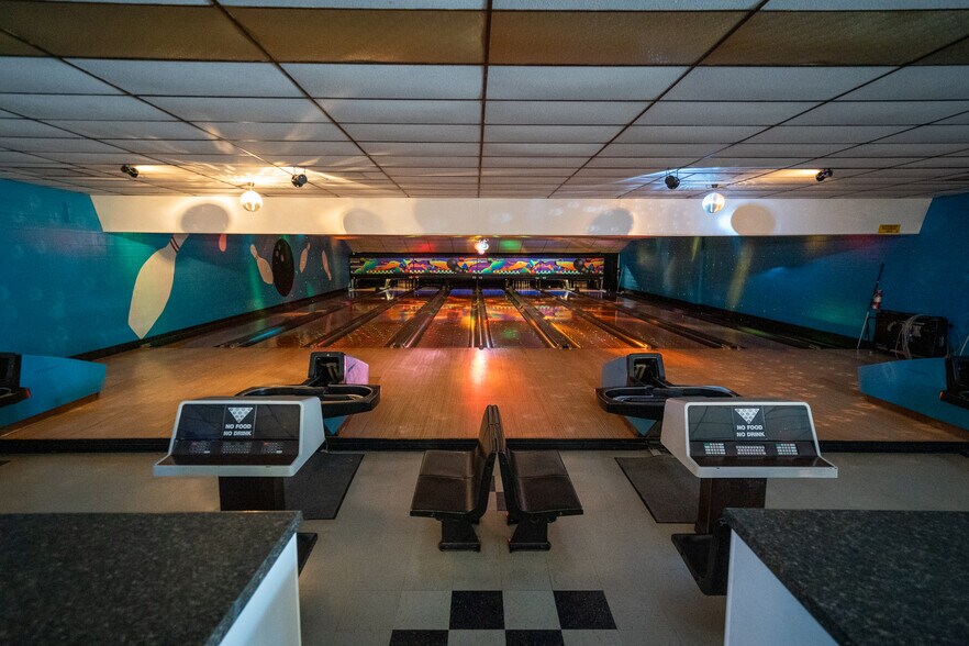 More Photos Of 675 Grant St, Winneconne Bowling Alley For Sale