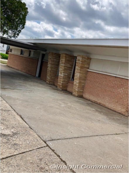More Photos Of 801-809 NW Pershing Dr, Lawton Medical For Sale