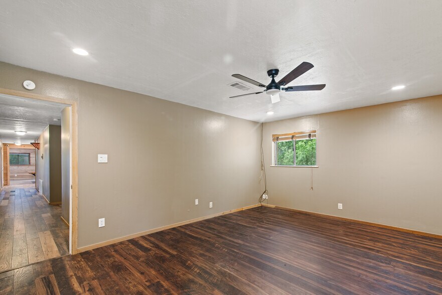 More Photos Of 18222 W FM 1097 Rd, Montgomery Flex For Lease