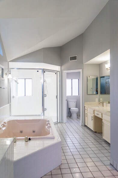 More Photos Of 2506 E 6th St, Long Beach Multifamily For Sale